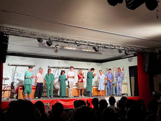 “Tre letti e un separè”: due serate di grande successo a Valdidentro | Blog di Valendario Valtellinese