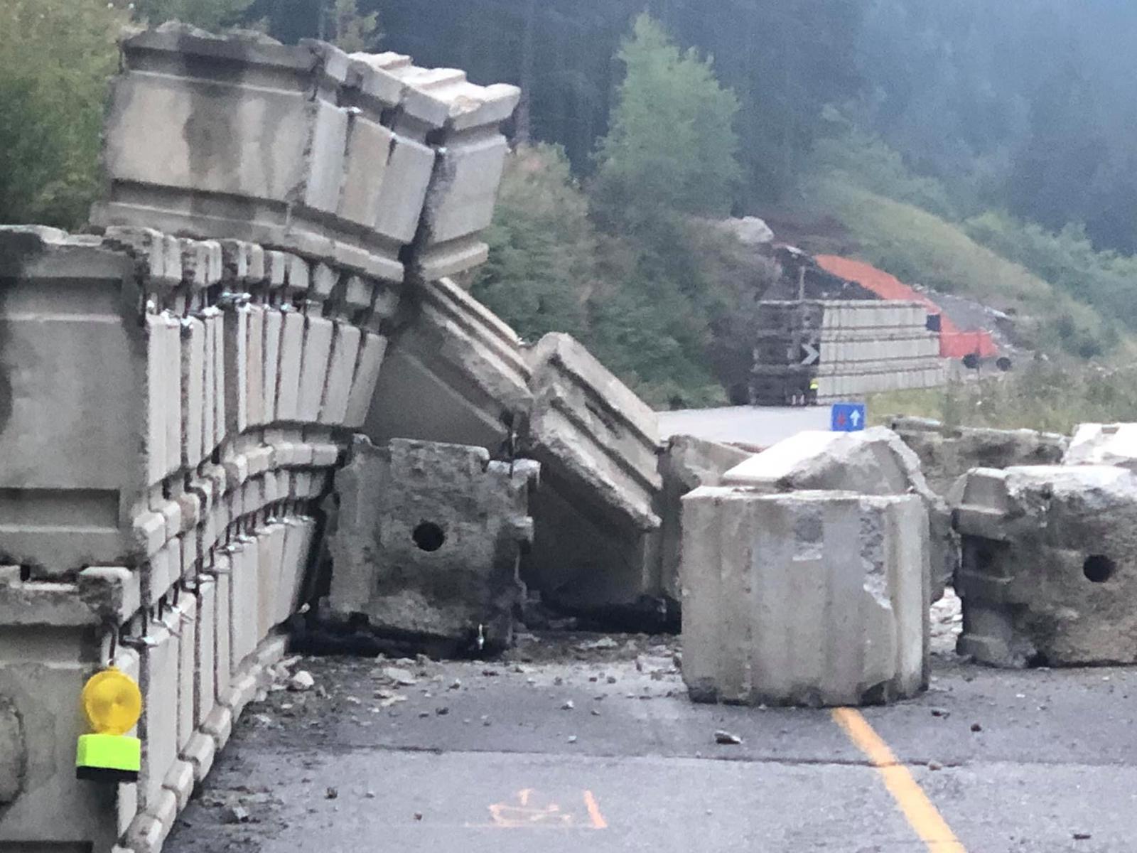 Massi sulla strada per Santa Caterina Valfurva | Blog di Valendario Valtellinese