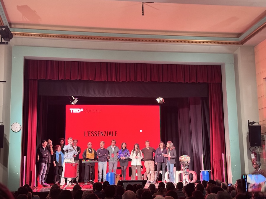 TEDx Sondrio 2025: Alla scoperta dell’Essenziale | Blog di Valendario Valtellinese