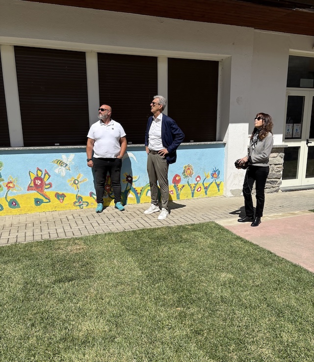 Immagine gallery articolo Scuola primaria Credaro: inaugurato il giardino riqualificato dal comune