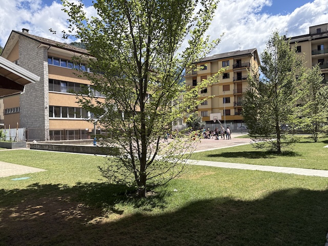 Immagine gallery articolo Scuola primaria Credaro: inaugurato il giardino riqualificato dal comune