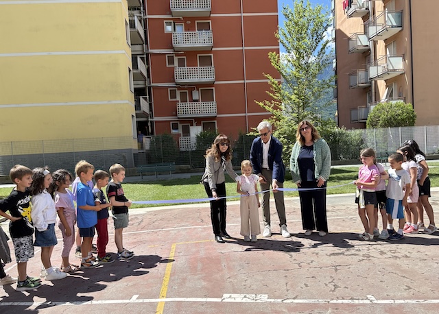 Immagine gallery articolo Scuola primaria Credaro: inaugurato il giardino riqualificato dal comune