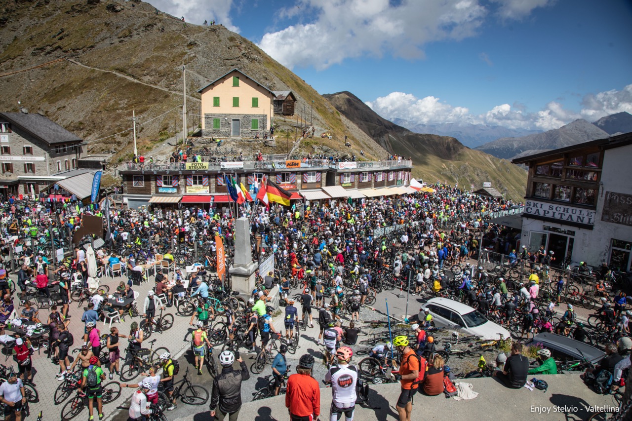 Immagine gallery articolo Enjoy Stelvio Valtellina: quasi 23.000 ciclisti sulle grandi salite della Valtellina