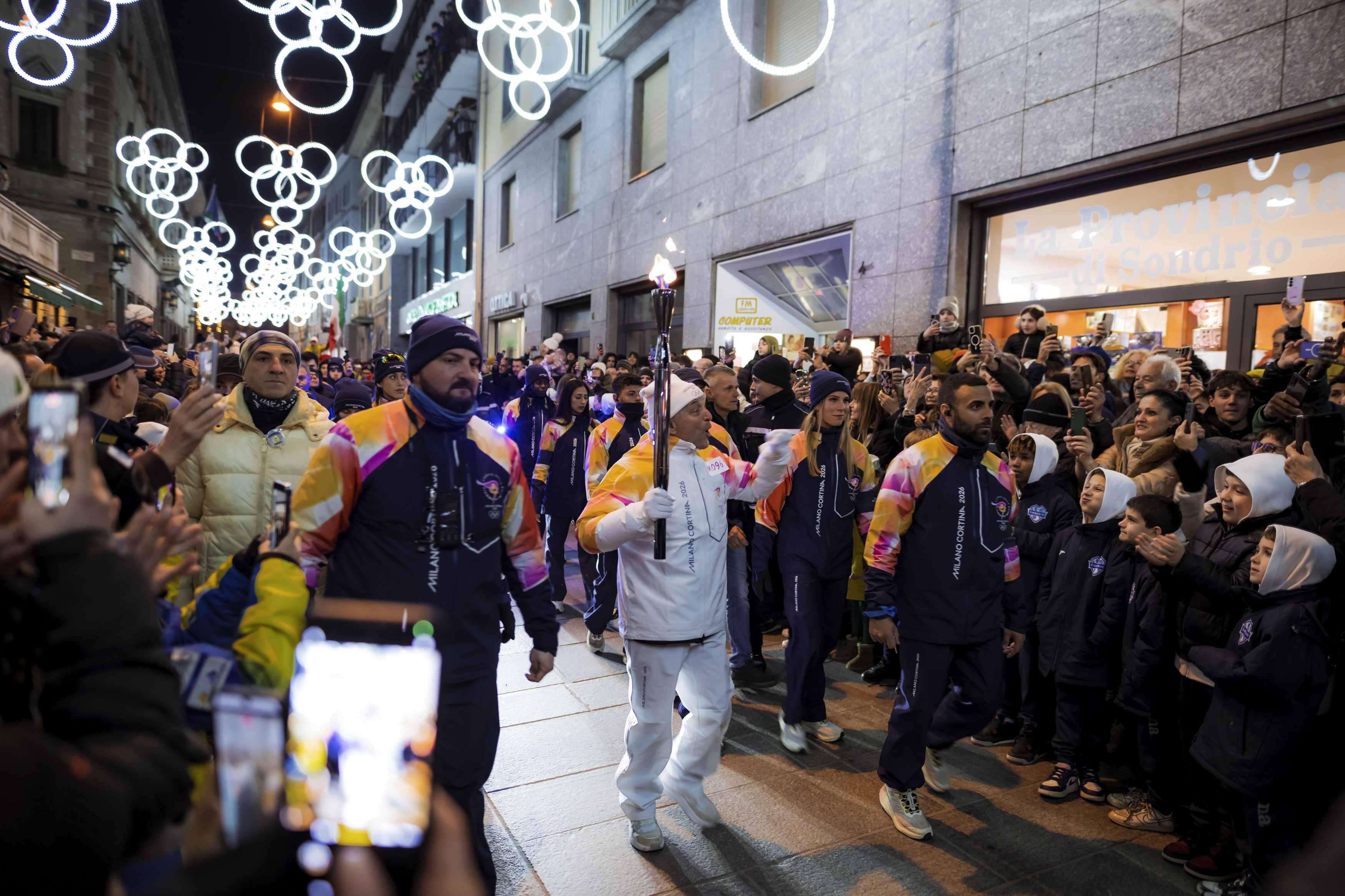 Immagine gallery articolo Historic day for Sondrio: 5000 people welcoming the Olympic torch