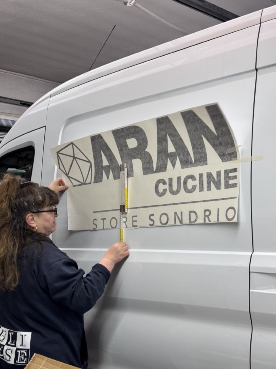 Immagine gallery articolo PubliHouse Chiuro: 35 anni di insegne luminose, grafica e comunicazione visiva