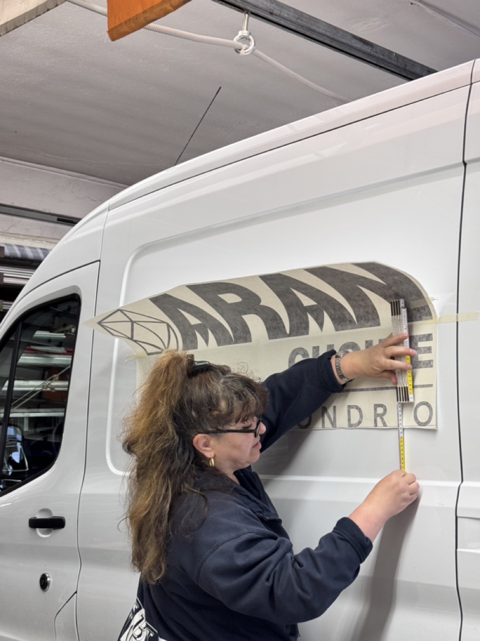 Immagine gallery articolo PubliHouse Chiuro: 35 anni di insegne luminose, grafica e comunicazione visiva