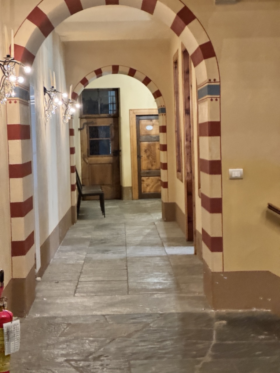 Immagine gallery articolo Tenuta La Gatta a Bianzone: la storia, il mistero del monastero e chi c'è oggi