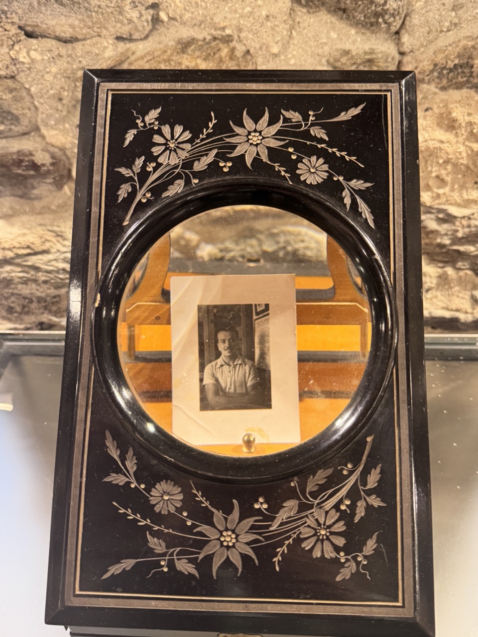 Immagine gallery articolo Una mostra che profuma di passato in bianco e nero…