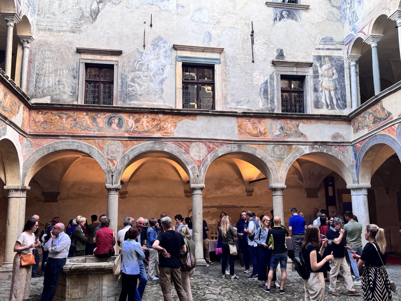 Immagine gallery articolo Palazzo Besta e il vino raccontato con tutti i sensi