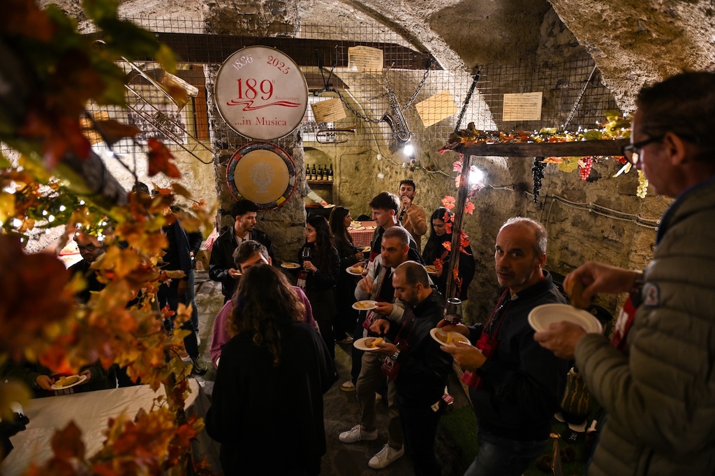 Immagine gallery articolo Morbegno in cantina, chiusura da record