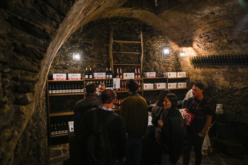 Immagine gallery articolo Morbegno in cantina, chiusura da record