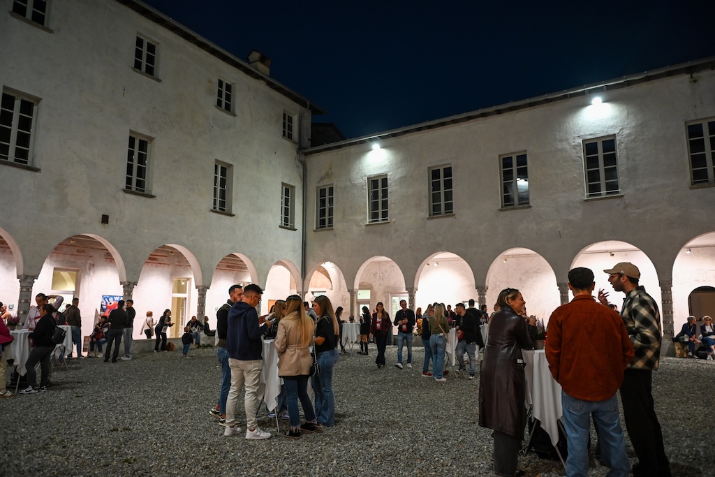 Immagine gallery articolo Morbegno in cantina, chiusura da record