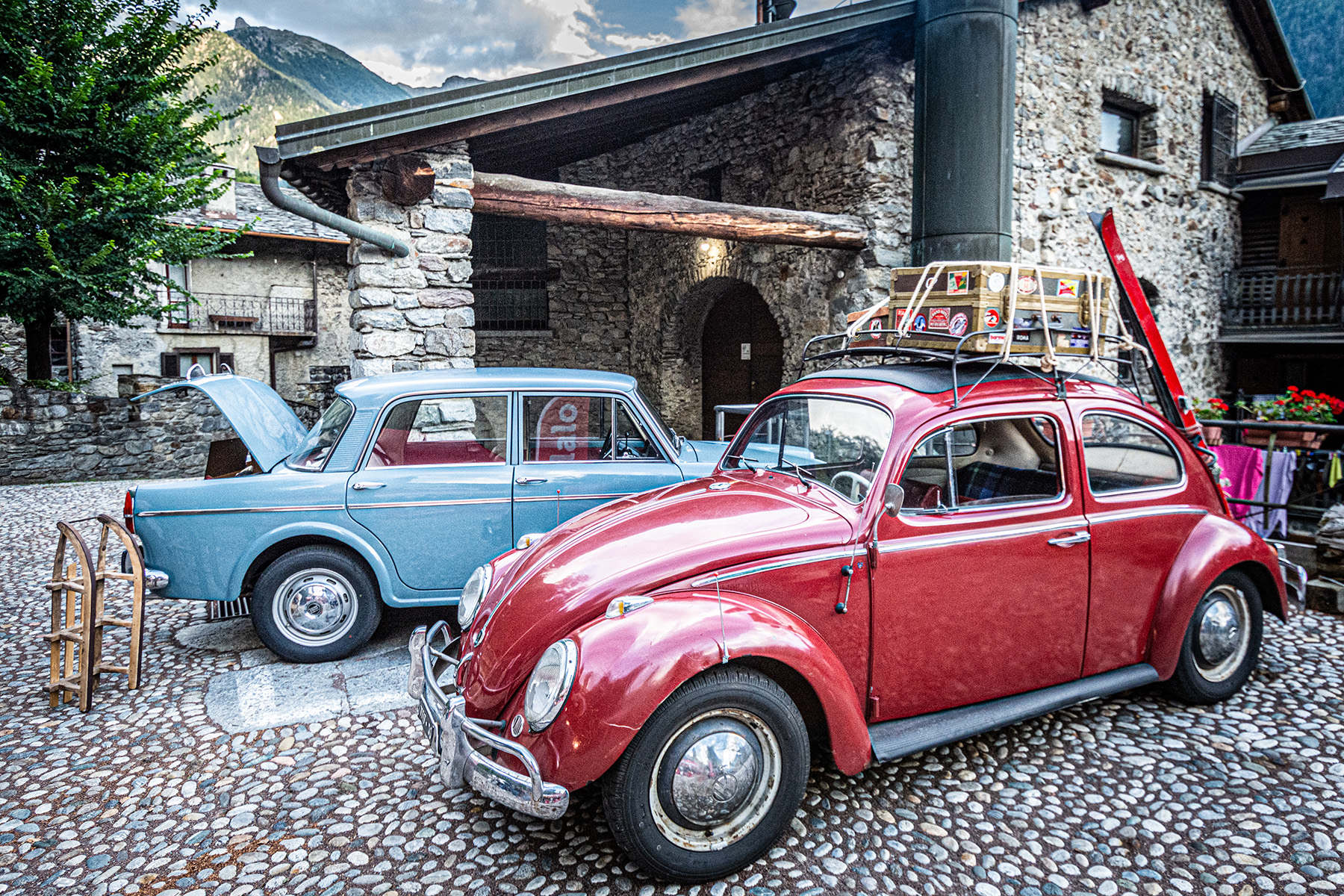 Immagine gallery articolo A Sondalo un weekend dedicato ai motori d'epoca, tra esposizioni, storia e divertimento.