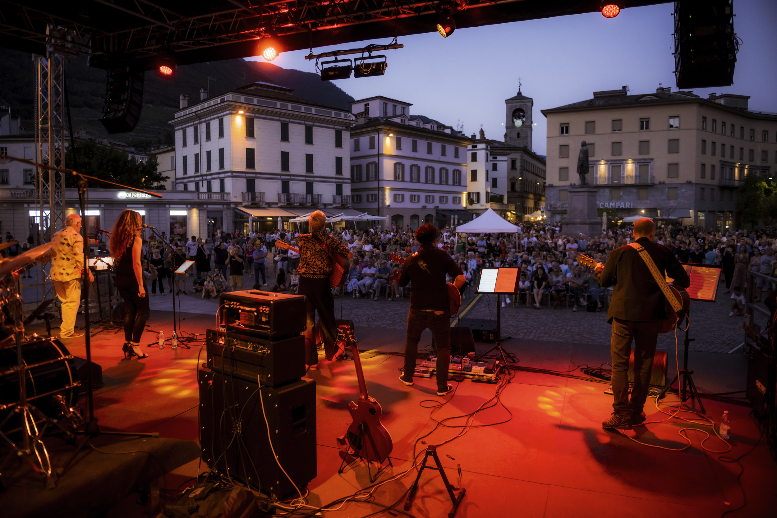 Immagine gallery articolo Sondrio città della musica: un tripudio per i grandi successi di Battisti e Mogol