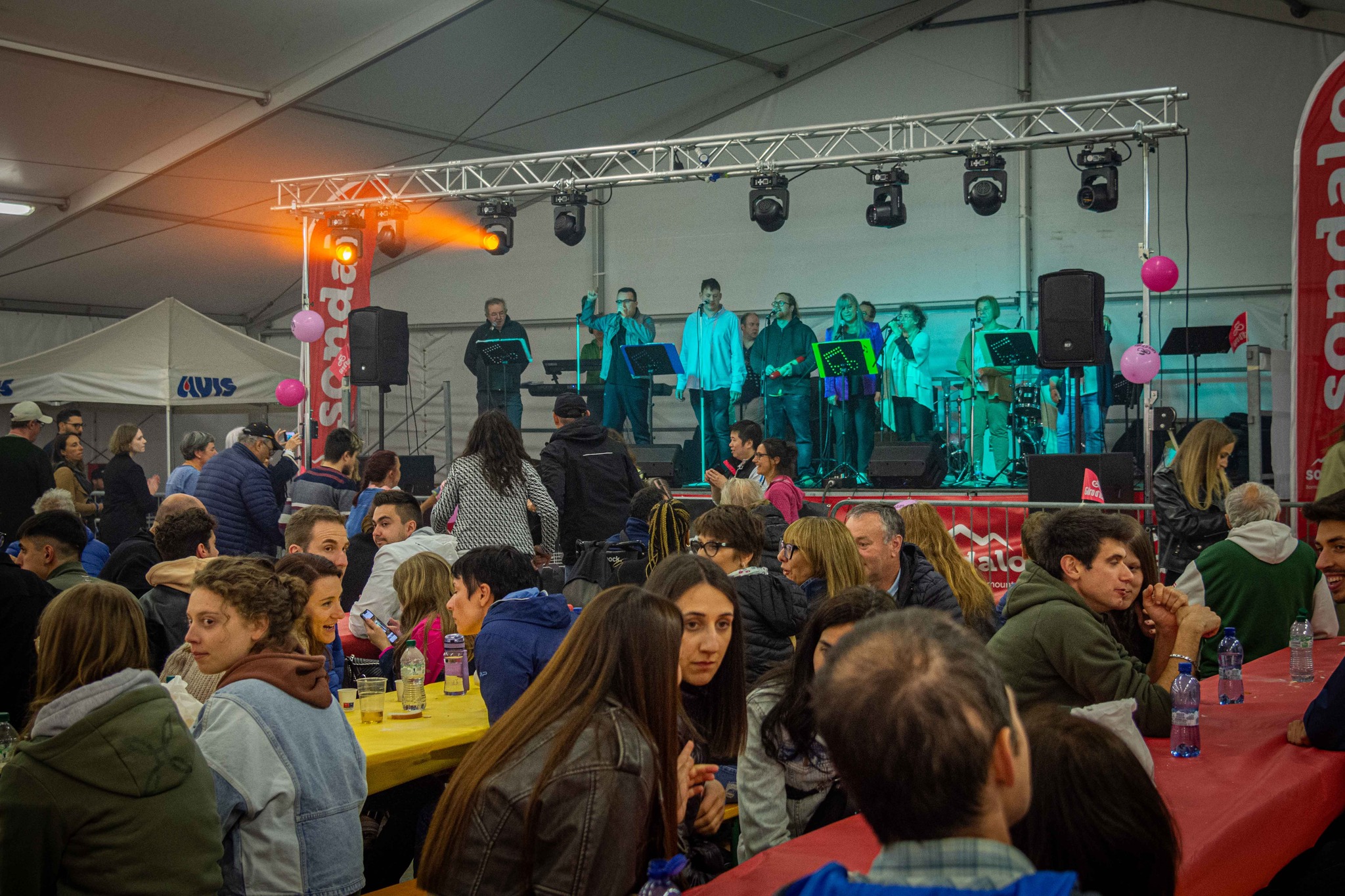 Immagine gallery articolo Sondalo celebra la primavera: arrivano la mostra "Il viaggio delle emozioni" e lo spring party 2026