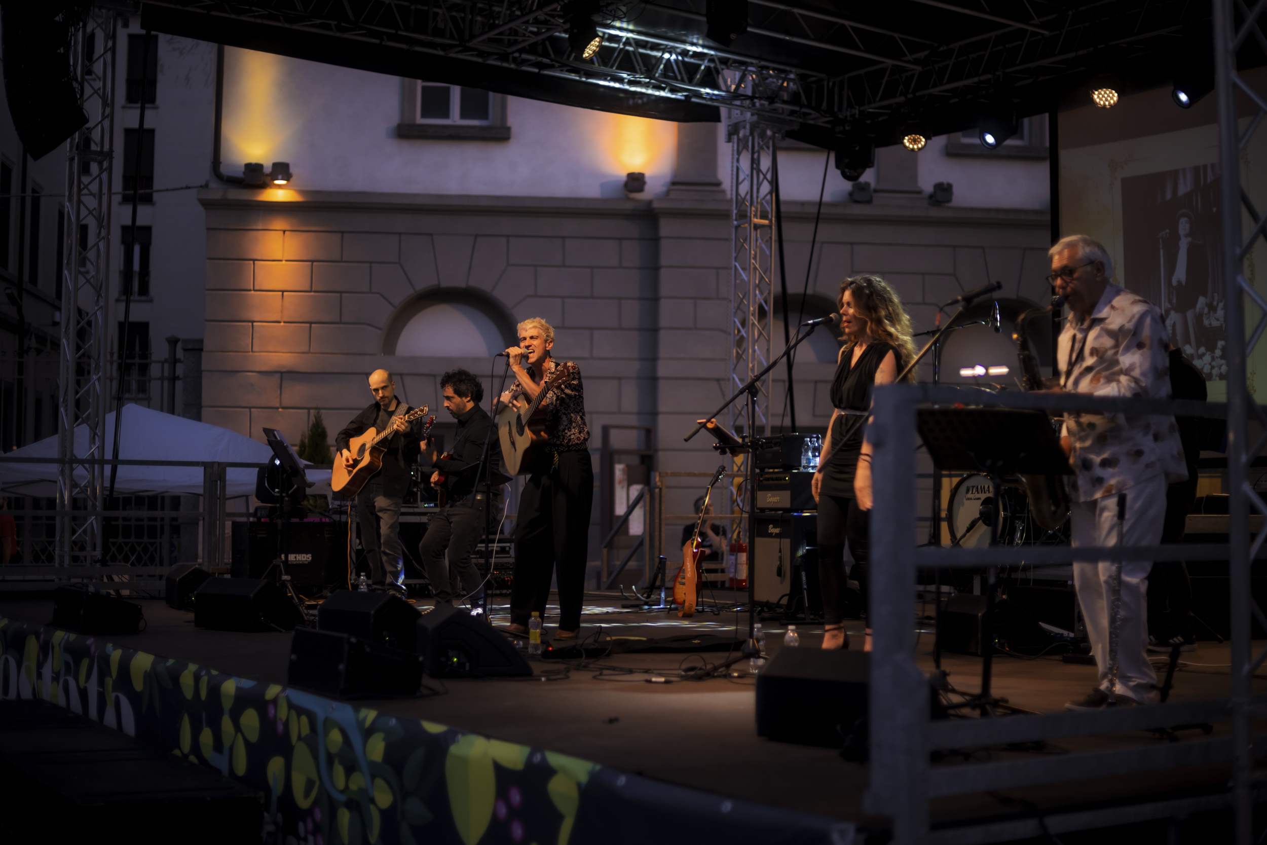 Immagine gallery articolo Sondrio città della musica: un tripudio per i grandi successi di Battisti e Mogol