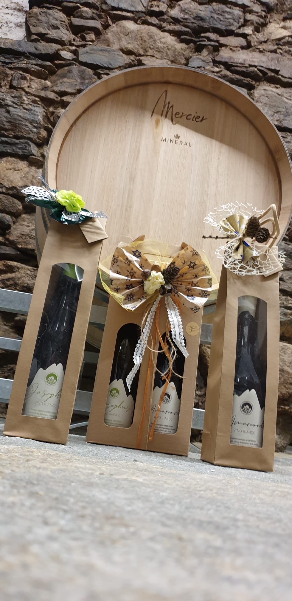 Immagine gallery articolo Radici Alpine: la sfida coraggiosa di Veronica tra vino bianco e miele in Valtellina
