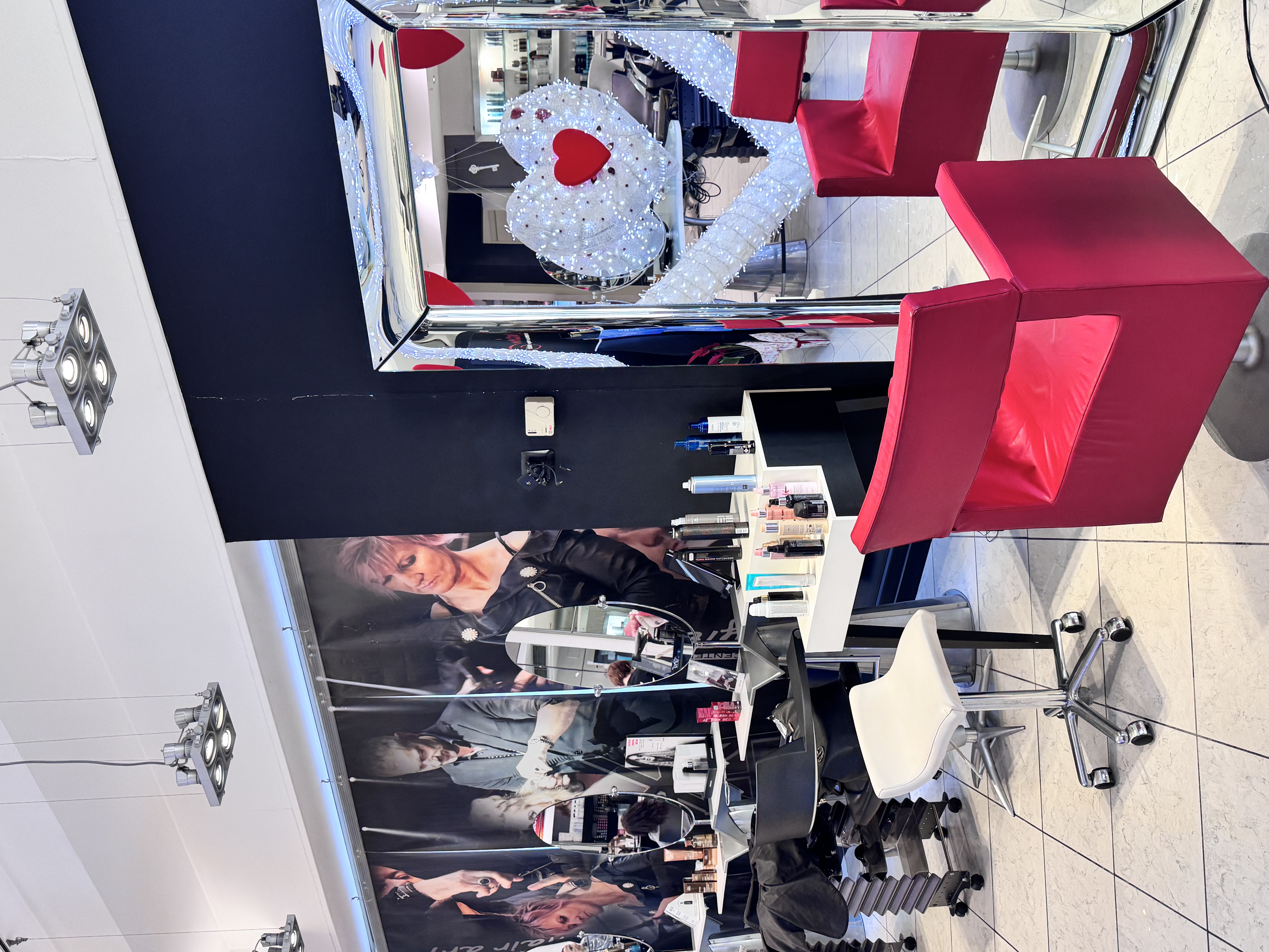 Immagine gallery azienda Look Center - Hair art -make up and Style