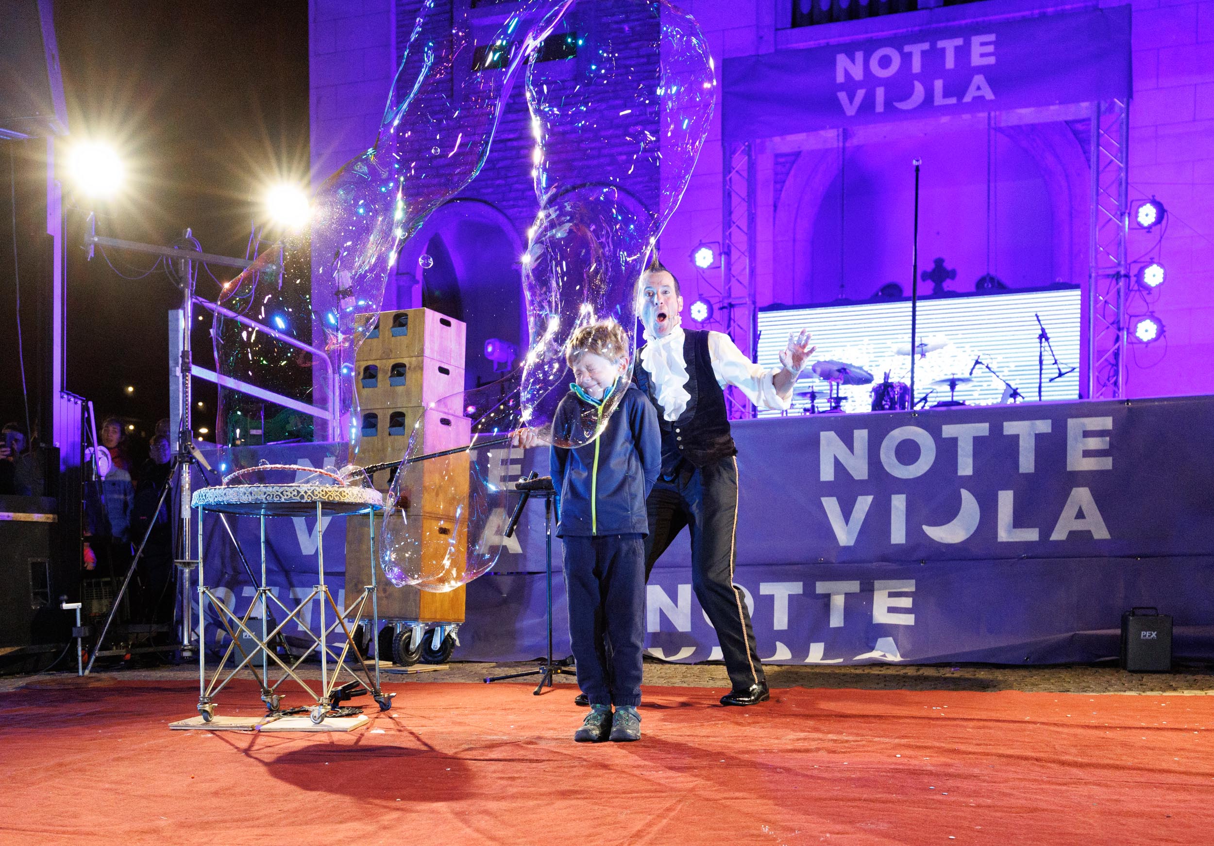 Immagine gallery articolo Una festa da ricordare: la Notte Viola infiamma Valdidentro