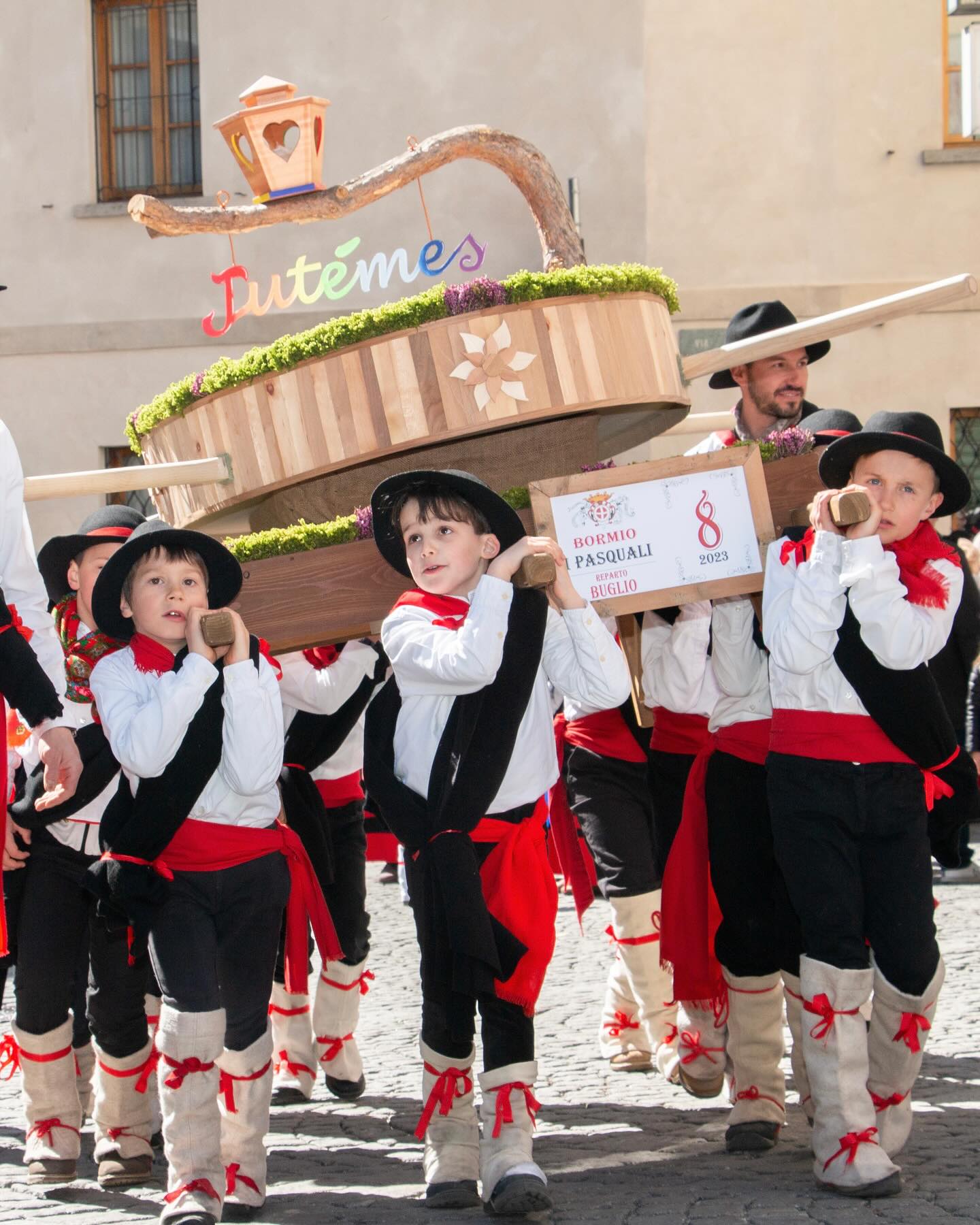 Immagine gallery articolo I Pasquali di Bormio: storia, tradizione e sfilata della domenica di Pasqua