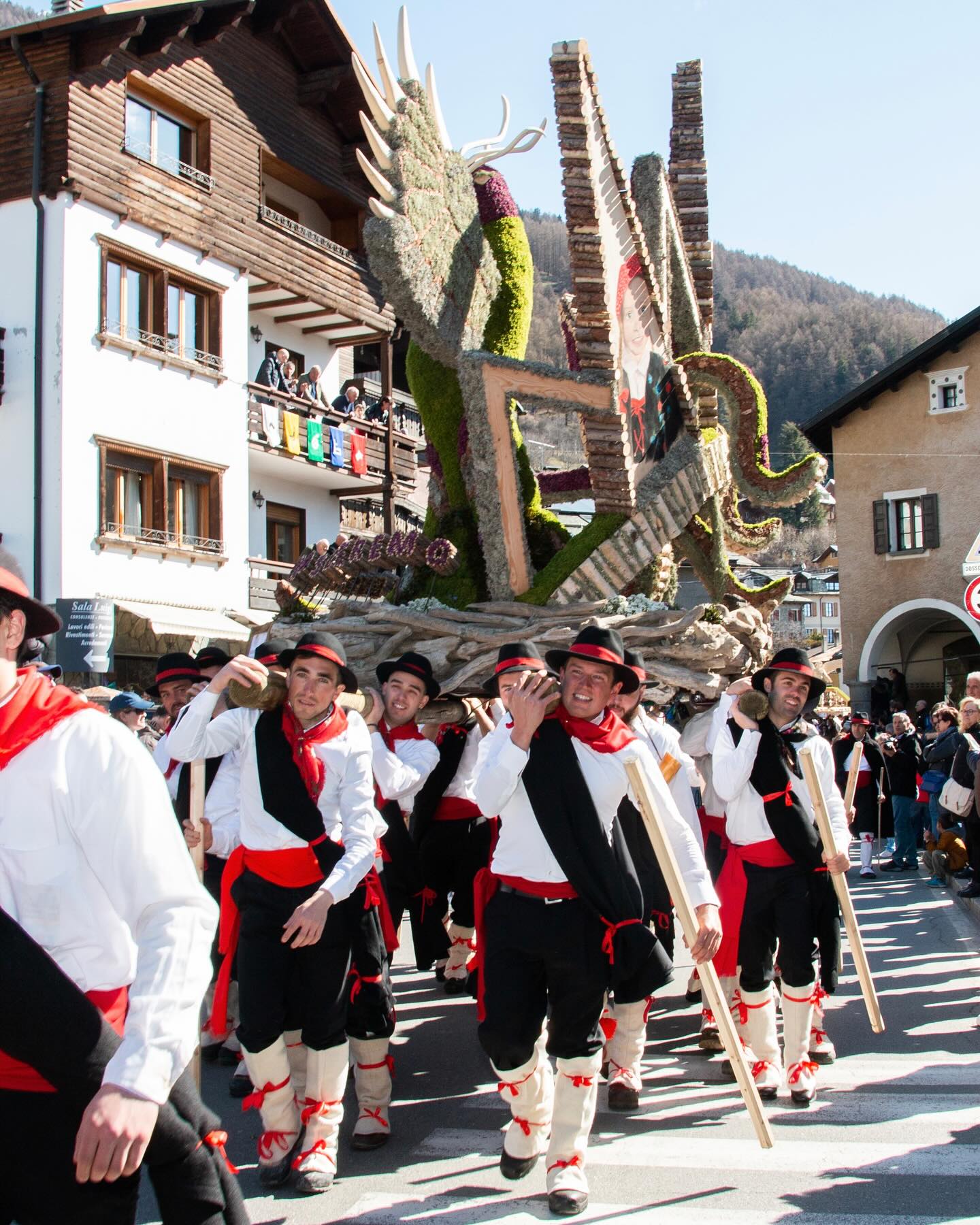 Immagine gallery articolo I Pasquali di Bormio: storia, tradizione e sfilata della domenica di Pasqua