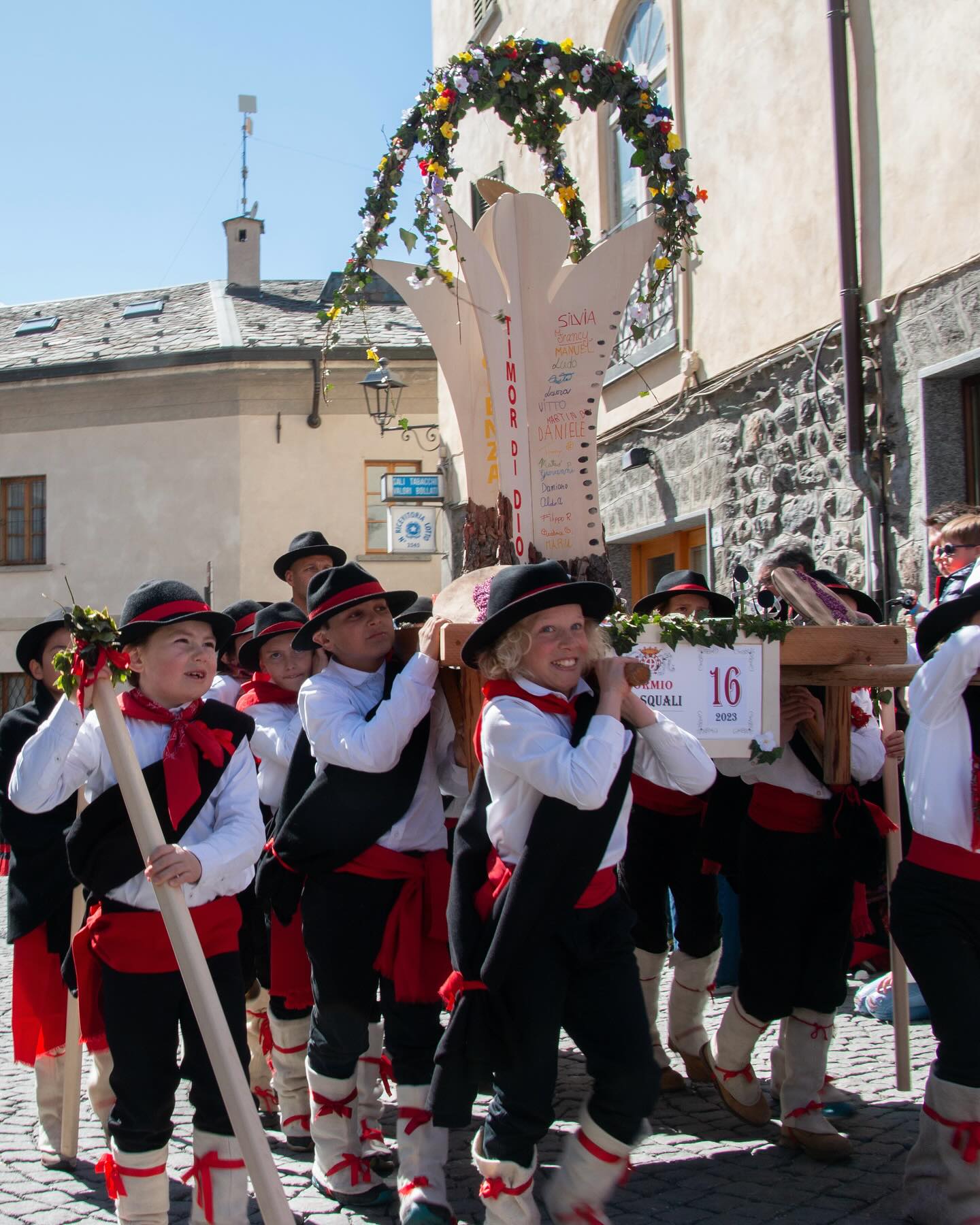 Immagine gallery articolo I Pasquali di Bormio: storia, tradizione e sfilata della domenica di Pasqua