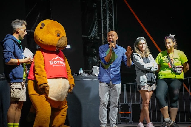 Immagine gallery articolo Strakolor Sondrio e kolor party night un'esplosione di colori, musica e allegria