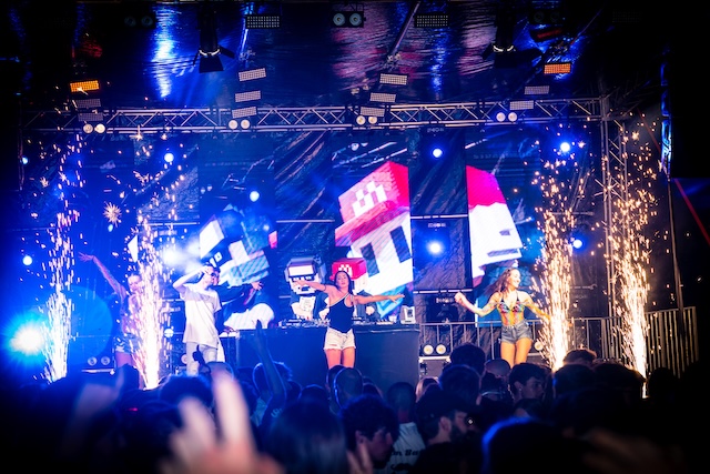 Immagine gallery articolo Strakolor Sondrio e kolor party night un'esplosione di colori, musica e allegria