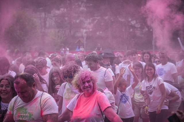 Immagine gallery articolo Strakolor Sondrio e kolor party night un'esplosione di colori, musica e allegria