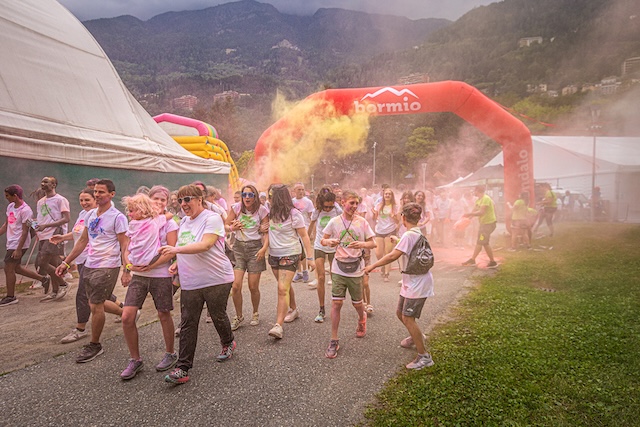 Immagine gallery articolo Strakolor Sondrio e kolor party night un'esplosione di colori, musica e allegria