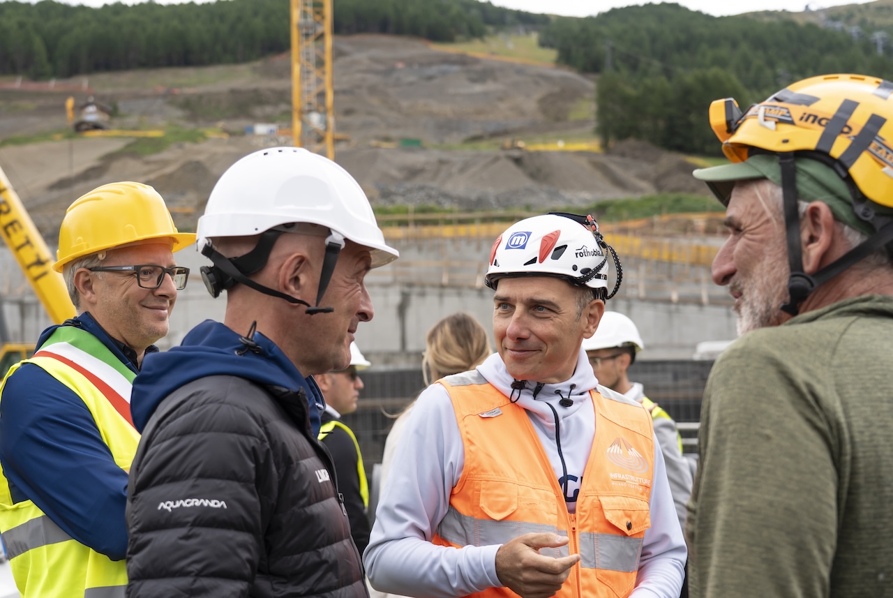 Immagine gallery articolo Il Sottosegretario Morelli in visita ai cantieri olimpici di Livigno