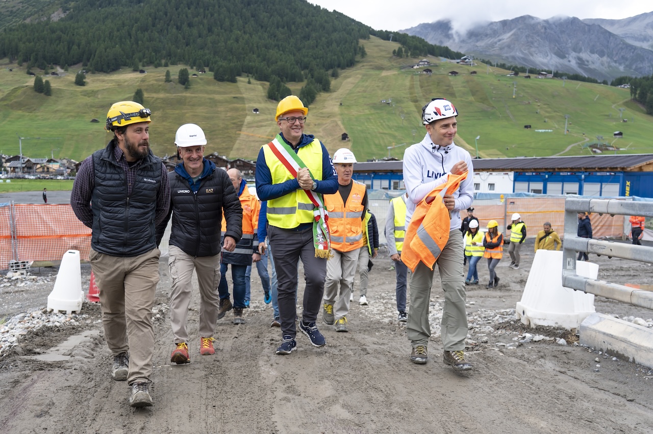 Immagine gallery articolo Il Sottosegretario Morelli in visita ai cantieri olimpici di Livigno